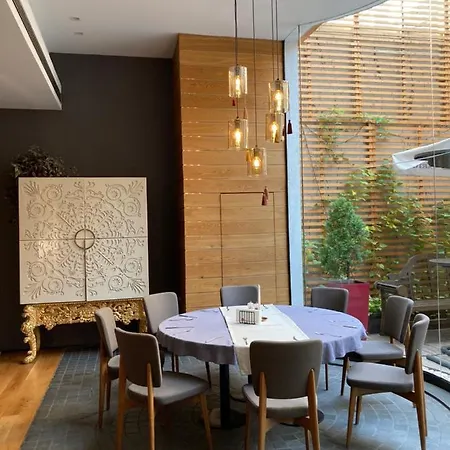 Hotel Graffit Gallery Design Warna