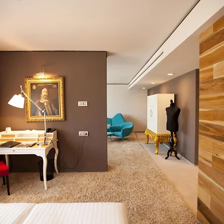 מלון Graffit Gallery Design