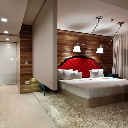 Graffit Gallery Design מלון 5*