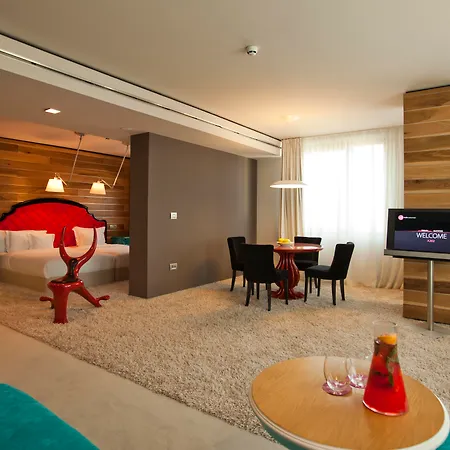 Graffit Gallery Design מלון